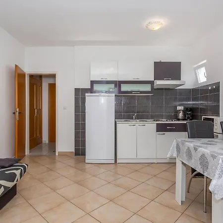 Stunning In Rab With Kitchen