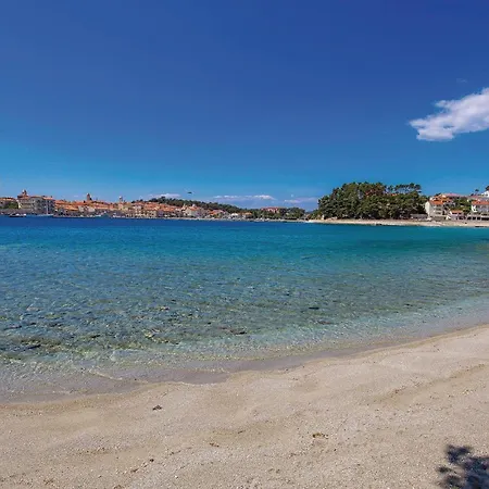公寓 Stunning In Rab With Kitchen 拉布